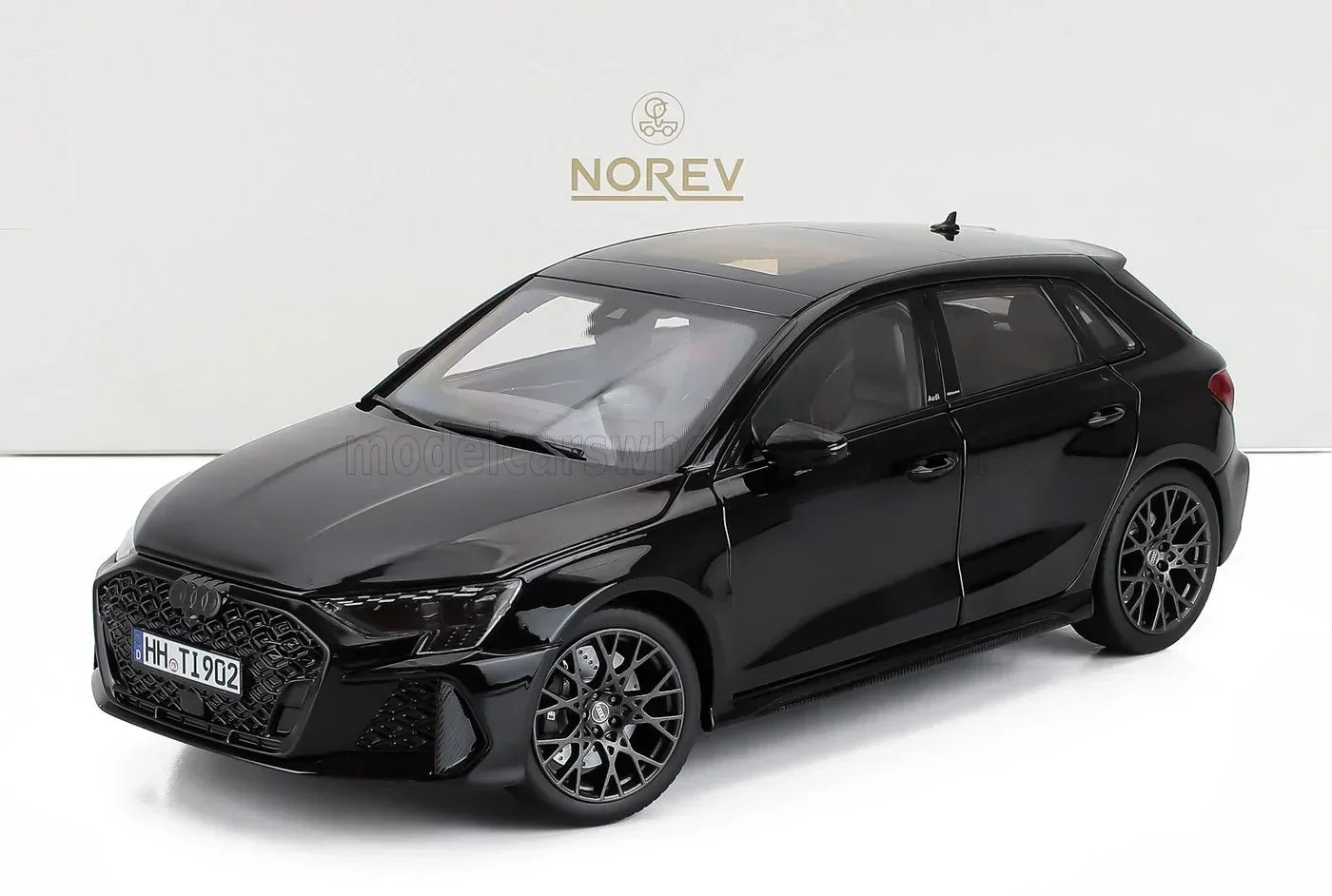 1/18 Audi RS3 2025 A3 ブラックモデル AUDI - A3 RS3 2025 - BLACK - Scale Model Cars - Vroomi Models