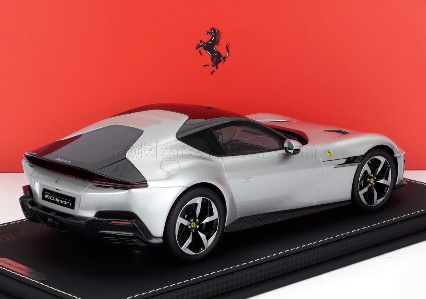 FERRARI | 12CILINDRI COUPE V12 830cv 2024 - CON VETRINA - CON ESCAPARATE