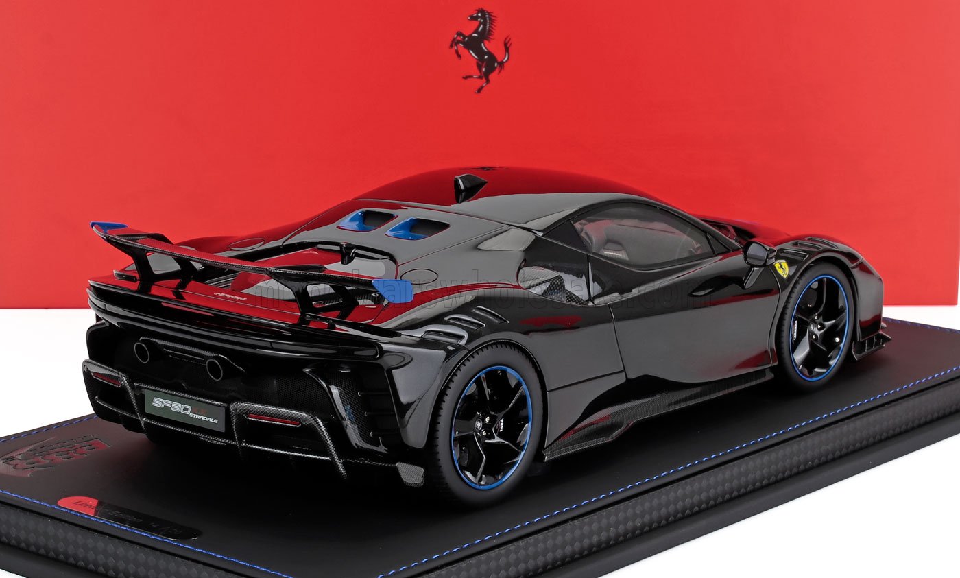 FERRARI - SF90 XX STRADALE 2024 - CON VETRINA - CON VITRINA - NERO DAYTONA - NEGRO AZUL