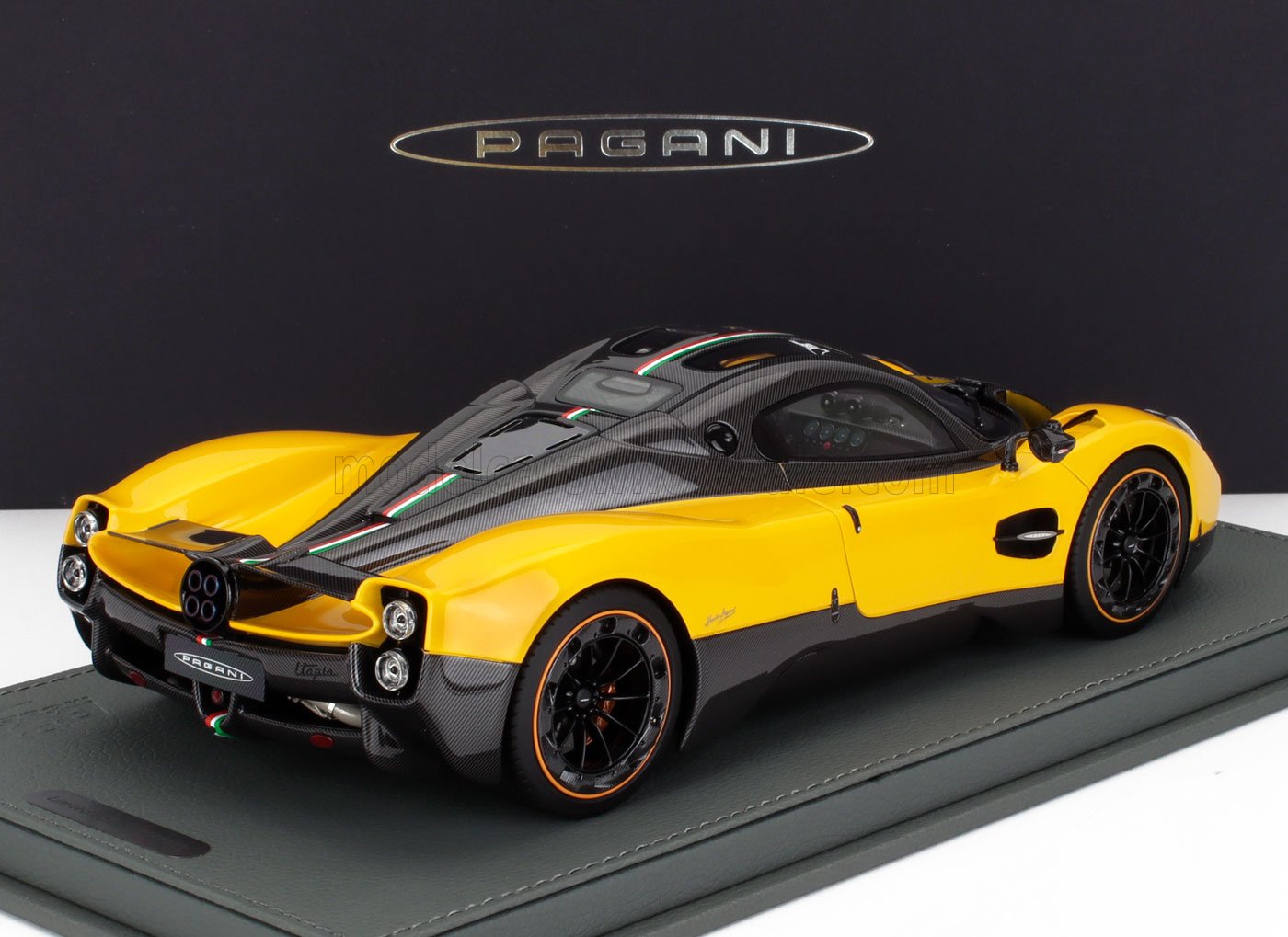 PAGANI | UTOPIA 2022 - CON VETRINA - WITH SHOWCASE