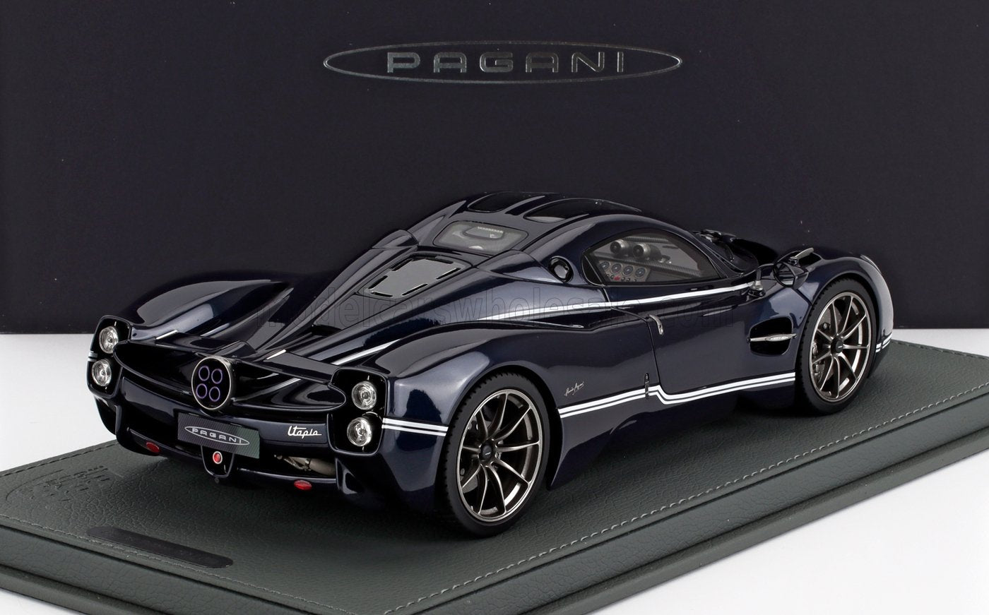 PAGANI | UTOPIA 2022 - CON VETRINA - WITH SHOWCASE