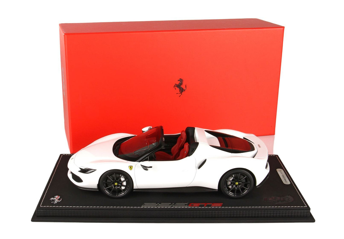 FERRARI 296 GTS BIANCO CERVINO - Vroomi