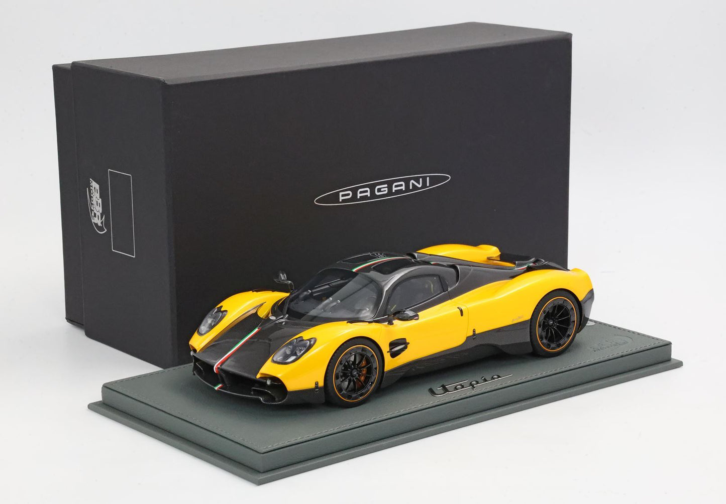 PAGANI UTOPIA GIALLO GINEVRA - Vroomi