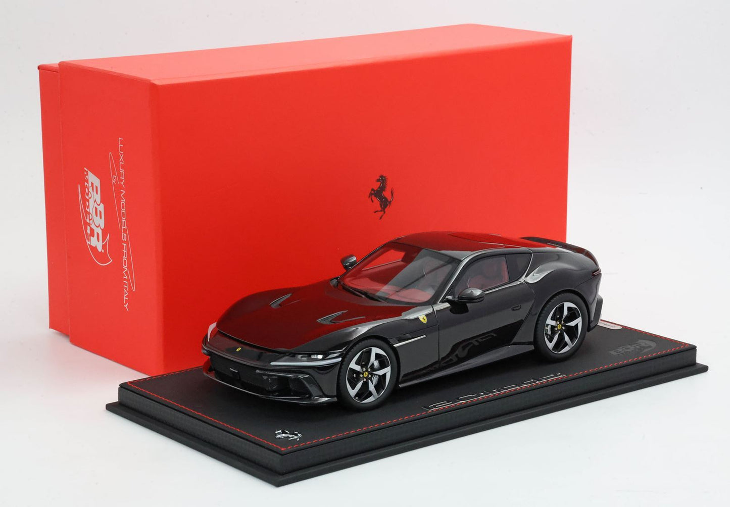 FERRARI 12 CYLINDRES COUPÉ NERO PUROSANGUE - Vroomi