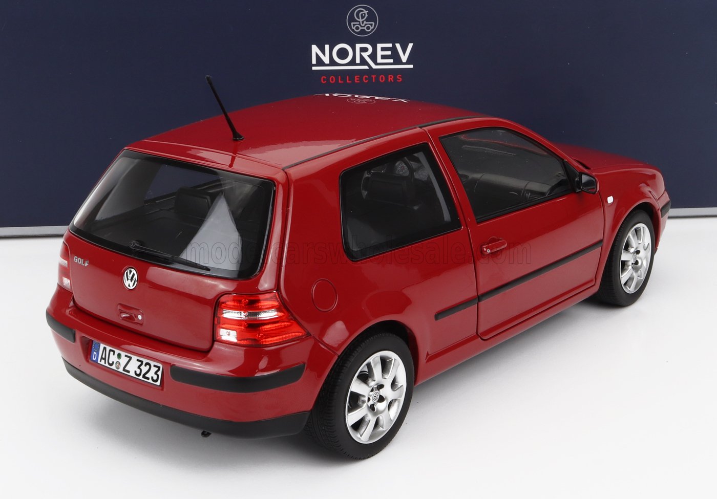 VOLKSWAGEN - GOLF IV 2002 - ROSSO