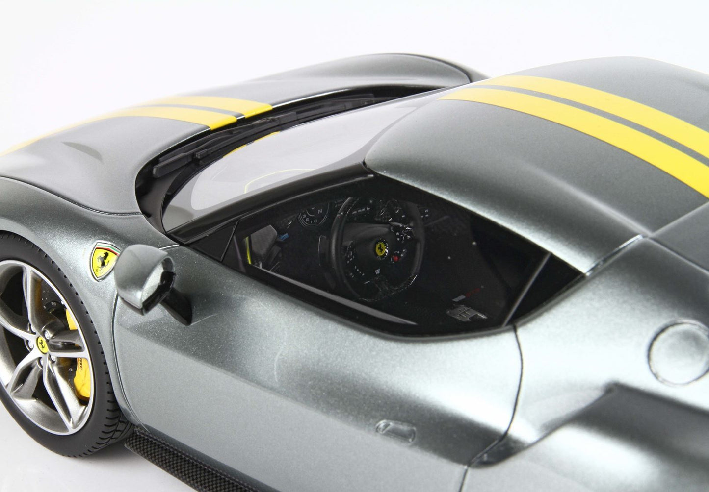 FERRARI 296 GTS ASSETTO FIORANO GRIGIO CORBURN - Vroomi