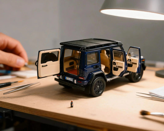 Maqueta de coche Mercedes-Benz Clase G disponible en Vroomi, fabricada en metal fundido con gran detalle y puertas abiertas