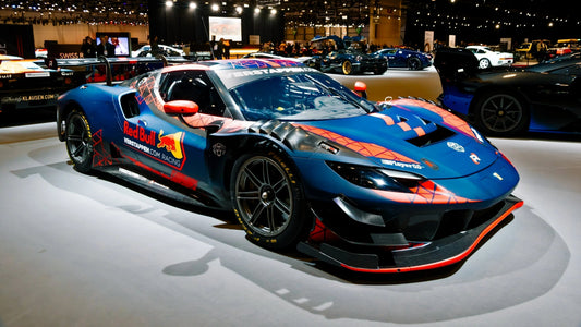 Modelo em escala do Ferrari 296 GT3 Red Bull , disponível para colecionadores de automobilismo