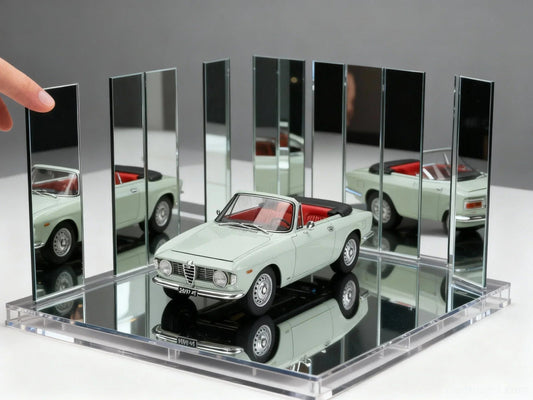 Maqueta del Alfa Romeo 2600 Spider, disponible para su pedido en Vroomi, expuesta con paneles espejados