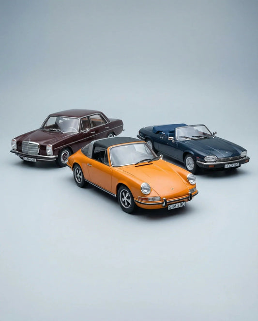 Maqueta de coche Porsche 911, disponible para su compra en una tienda especializada en artículos de colección de alta gama, junto a Jaguar clásicas Jaguar Mercedes y Jaguar .