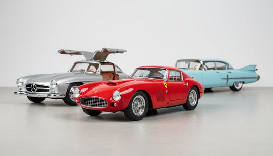 Modelo em escala do Ferrari 250 já disponível online para colecionadores; apresentado juntamente com carros clássicos em metal fundido.