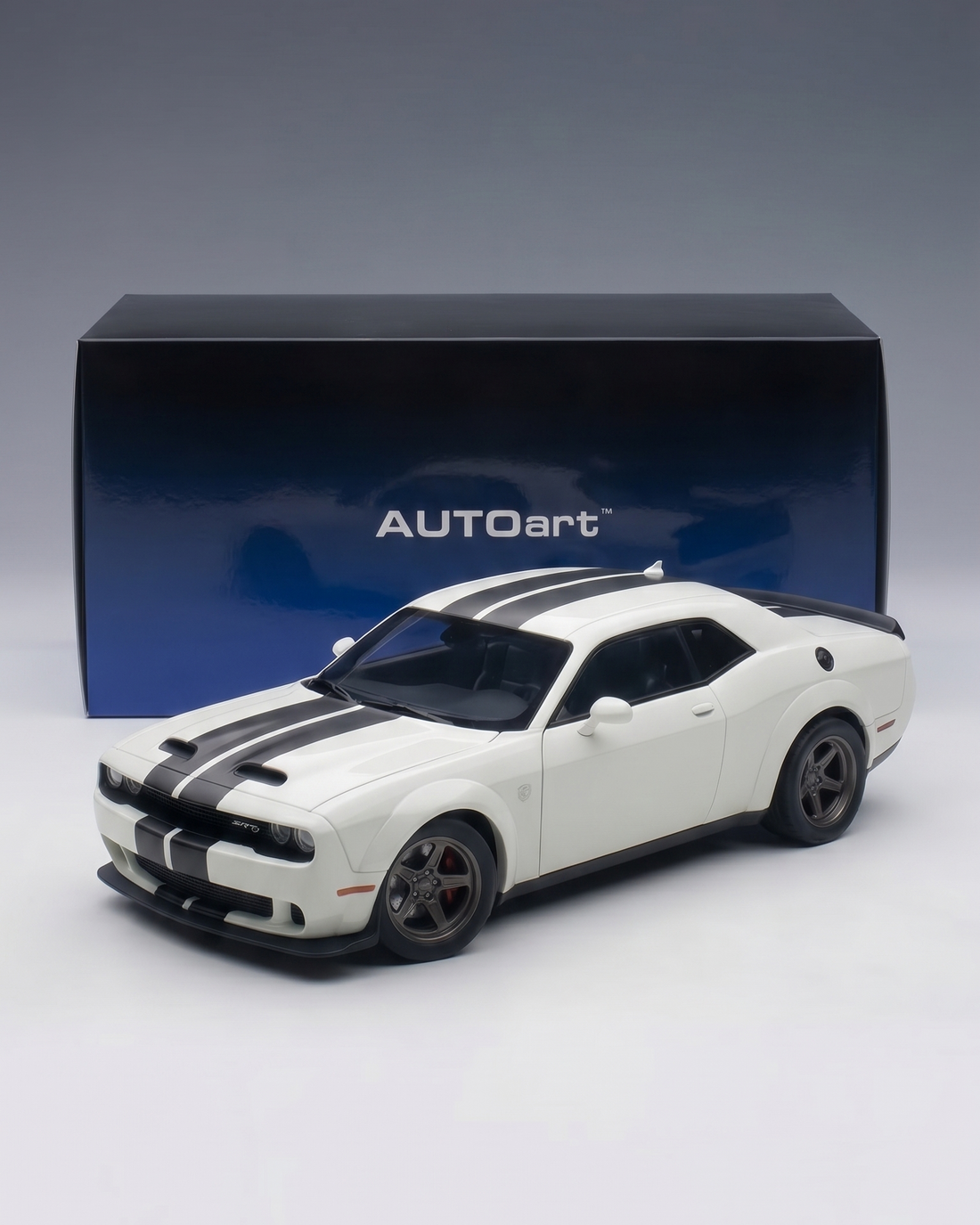 AUTOart: Full-Opening Die-Cast at 1/18 and the Collector Case for Japanese and European Icons - Vroomi
