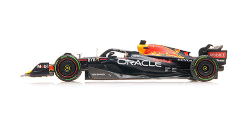 RED BULL RACING RB18 MAX VERSTAPPEN WINNER JAPANESE GP PITBOARD WORLD CHAMPION 2022