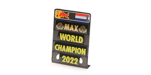 RED BULL RACING RB18 MAX VERSTAPPEN WINNER JAPANESE GP PITBOARD WORLD CHAMPION 2022
