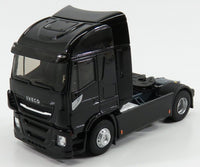 Zwart Iveco schaalmodel van Vroomi, gedetailleerde diecast vrachtwagen replica voor verzamelaars.