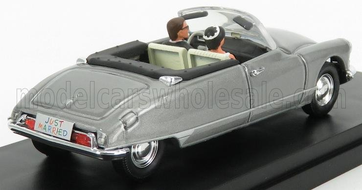 Citroën DS 19 Cabriolet Just Married 1961 Grey with Figures Rio Models 1:43 scale model - image 2