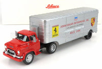 Voiture miniature Schuco de camion transporteur rouge et argent avec logos Ferrari et Porsche, idéale pour les collectionneurs Vroomi.