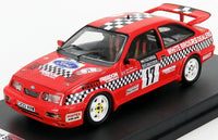 Coche a escala Ford Sierra RS500 rojo con decoración a cuadros y adhesivos de carrera — Vroomi