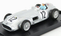 Modellino in scala 1:43 argento, auto da corsa Mercedes-Benz N 12 con pilota, esposto su base nera — Vroomi