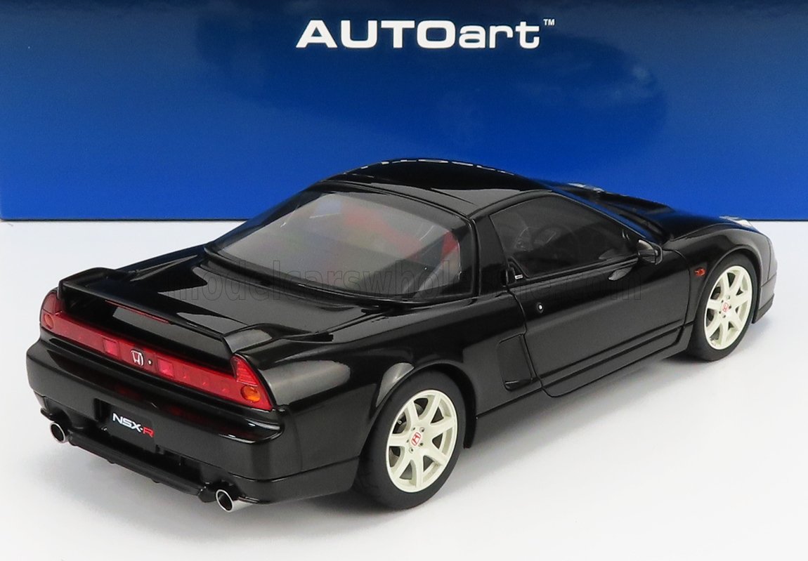 AUTOart-modelauto van de zwarte Honda NSX-R met witte velgen, tentoongesteld op een witte ondergrond, verkrijgbaar via Vroomi