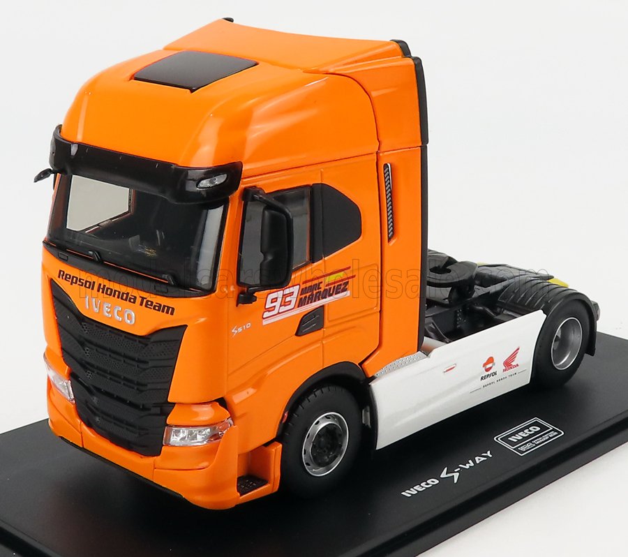 IVECO FIAT - Camião-trator S-WAY de 2 eixos da equipa Honda HRC n.º 93 de Marc Márquez 2019 - Laranja - Modelo em escala no Vroomi