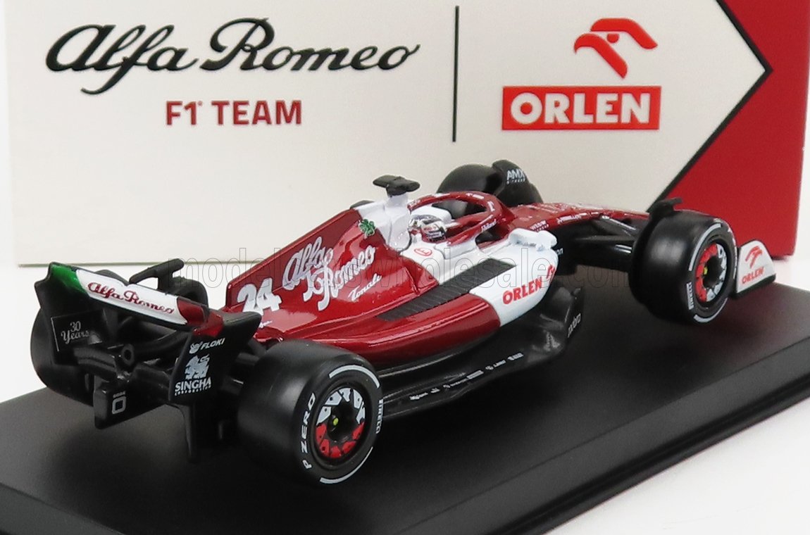 ALFA ROMEO | F1  C42 TEAM ORLEN RACING N 24 BAHRAIN GP 2022 GUANYU ZHOU - WITH HELMET AND PLASTIC SHOWCASE -