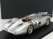 MERCEDES BENZ - F1  W196R STREAMLINERS N 1 POLE POSITION AND 4th BRITISH GP (DIRTY VERSION) JUAN MANUEL FANGIO 1954 WORLD CHAMPION - CON VETRINA - WITH SHOWCASE - SILVER