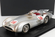 MERCEDES BENZ | F1 W196R STREAMLINERS N 16 WINNER MONZA ITALY GP (DIRTY VERSION) JUAN MANUEL FANGIO 1954 WORLD CHAMPION - CON VETRINA - WITH SHOWCASE