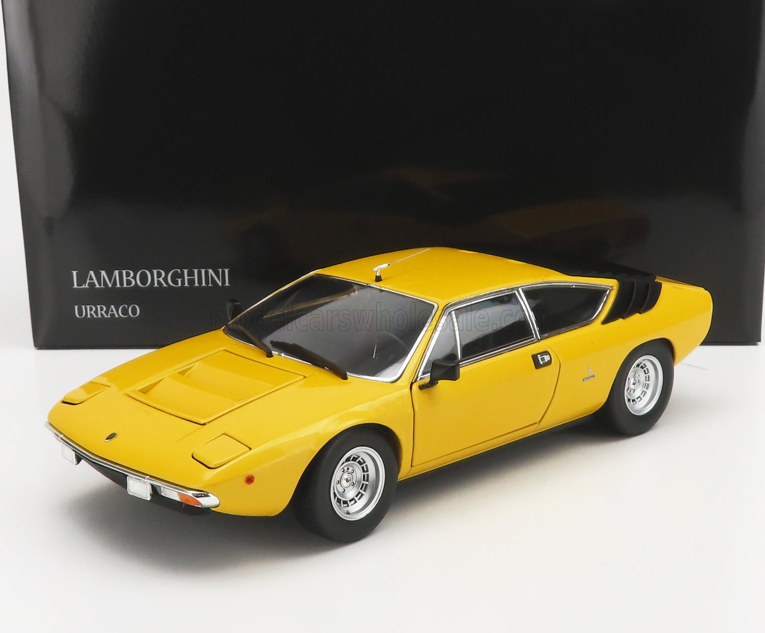 Lamborghini Urraco P250 1973 Giallo Pearl Yellow Kyosho 1:18 scale model