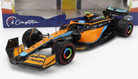 Oranje en zwart Formule 1 schaalmodel van Vroomi, gedetailleerd met sponsorlogo's en racinglivrei.