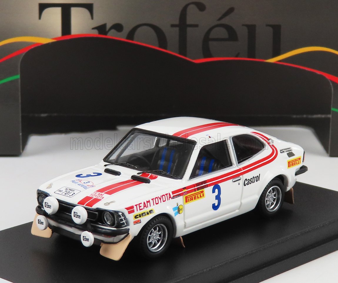 Voiture miniature Toyota de rallye blanche avec bandes rouges, numéro 3, présentée chez Vroomi
