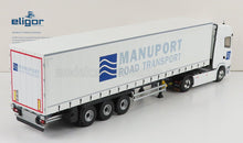 SCANIA - Camión S500 V8 de Telonato Manuport Transports 2018 - Blanco y azul. Maqueta de coche en Vroomi