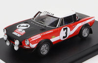 Rood-zwart Fiat-rallymodelautootje met nummer 3 en Italiaanse kleurstelling, tentoongesteld bij Vroomi