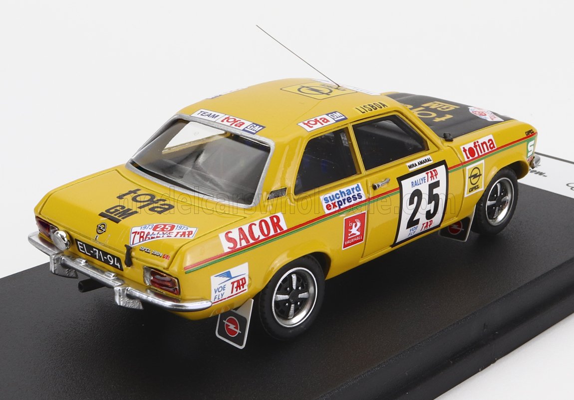 Voiture miniature rallye Opel Ascona 1904 GT 1973 jaune avec décalcomanies TAP et SACOR, présentée chez Vroomi