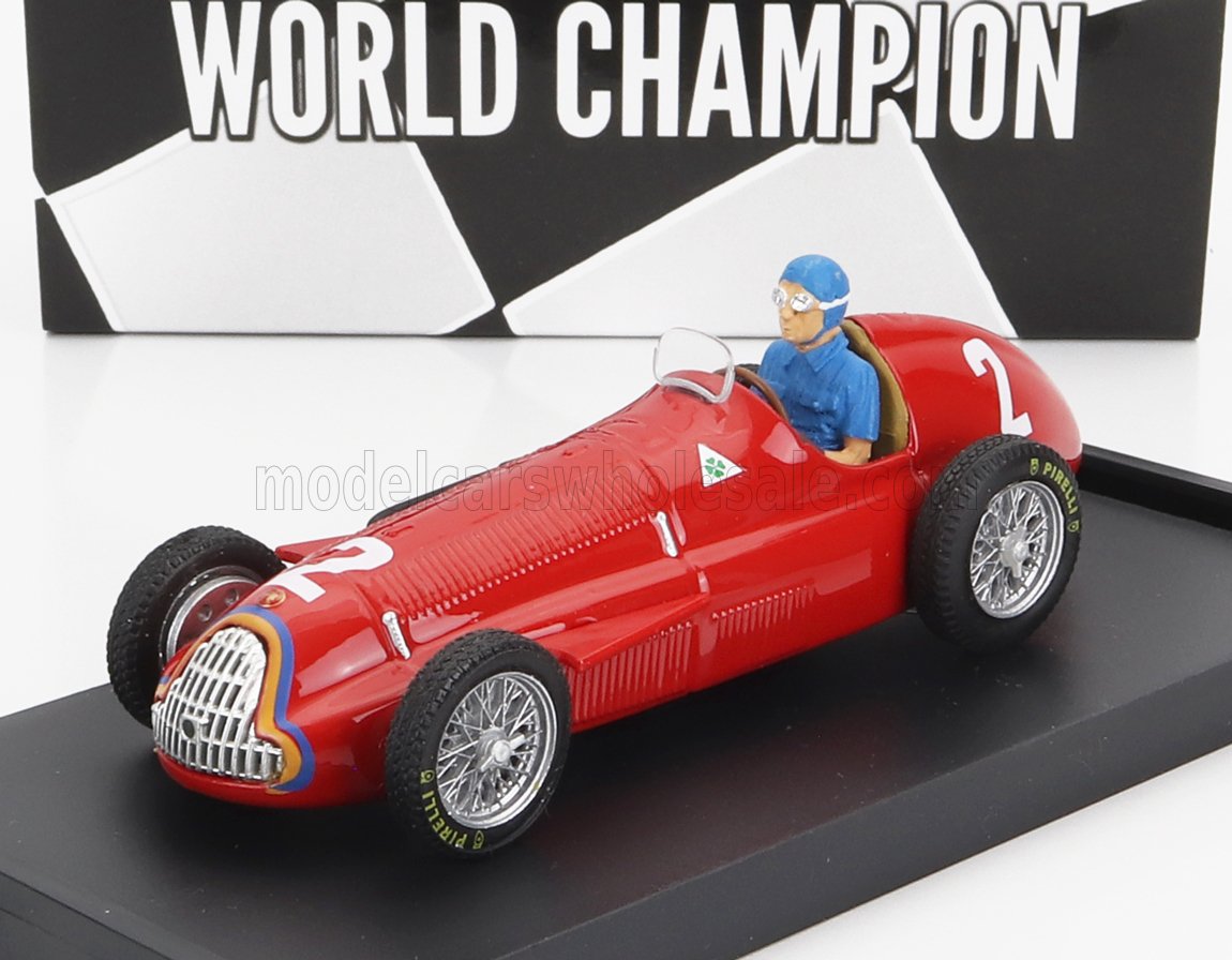 Voiture miniature rouge avec figurine de pilote, présentée sur socle noir — Vroomi