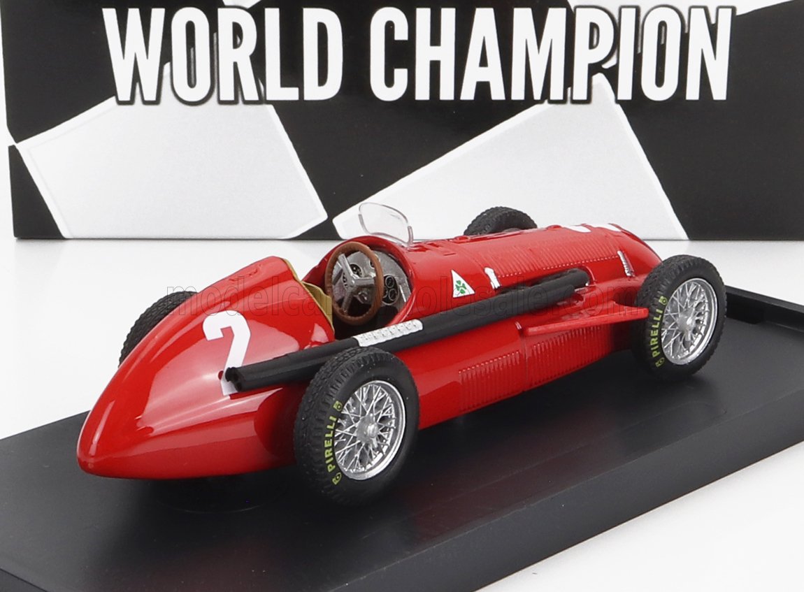 Voiture miniature de course vintage rouge avec décor Champion du Monde, disponible chez Vroomi