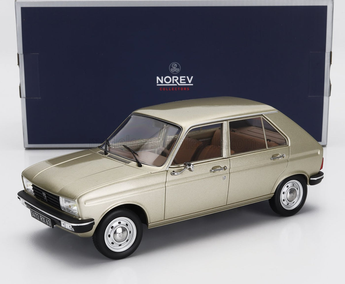 Voiture miniature Peugeot 104 GR dorée par Norev, présentée avec Vroomi pour les collectionneurs et passionnés.