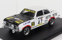 Wit en zwart rally schaalmodel met Hotel Altis livrei, tentoongesteld bij Vroomi
