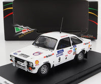 Modellino in scala Ford rally bianco con decalcomanie Marlboro & Shell, su base nera — Vroomi