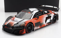 Coche a escala Audi R8 LMS GT3 con llamativa decoración naranja, negra y blanca, en Vroomi.