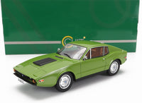 Modellino in scala 1:18 verde da Vroomi, replica dettagliata con design classico e cerchi cromati.