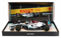 Voiture miniature Mercedes-AMG Petronas F1 en boîte de présentation, avec marquage INEOS & IWC, chez Vroomi