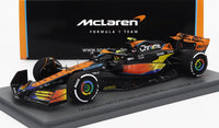 Voiture miniature McLaren MCL60, édition GP d'Abu Dhabi 2023, présentée avec l'emballage Vroomi