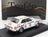 Voiture miniature Ford blanche avec livrée Marlboro et Shell, présentée sur socle noir — Vroomi