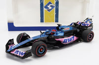 Voiture miniature Alpine F1 bleue et rose avec livrée BWT, présentée chez Vroomi pour les collectionneurs