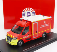Modellino in scala Renault Master 2019 rosso di Vroomi, veicolo di soccorso con decalcomanie dettagliate