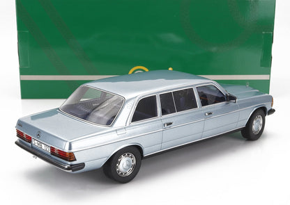 MERCEDES BENZ - CLASE E 250 W123 LANG LIMUSINA 1978 - AZUL Maqueta de coche en Vroomi