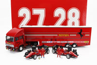 Set di modellini in scala Ferrari con camion e piloti, selezionato da Vroomi per i collezionisti