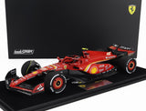 FERRARI | F1 SF-24 TEAM SCUDERIA FERRARI N 55 3. BAHRAIN GP 2024 CARLOS SAINZ - CON VETRINA - MIT SCHAUKASTEN