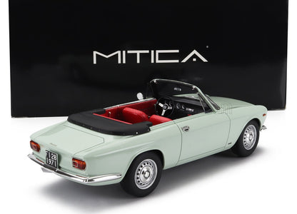 Modellino vintage di auto decappottabile verde chiaro con interni rossi, esposto con il marchio Mitica, anche su Vroomi.